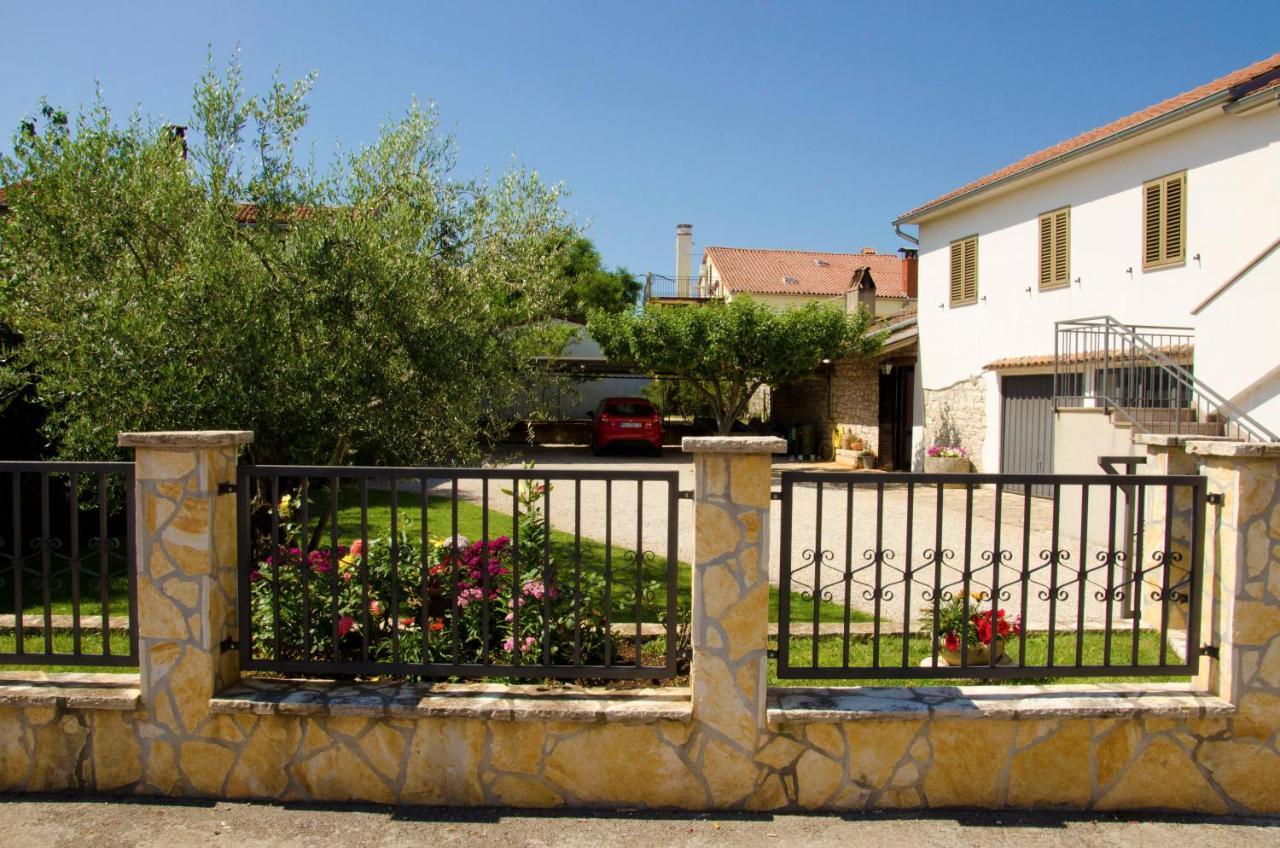Apartment Percic Tar-Vabriga Esterno foto